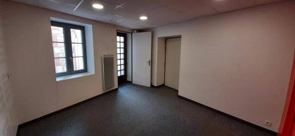 MONTBRISON - Local professionnel ou commercial  45 m²