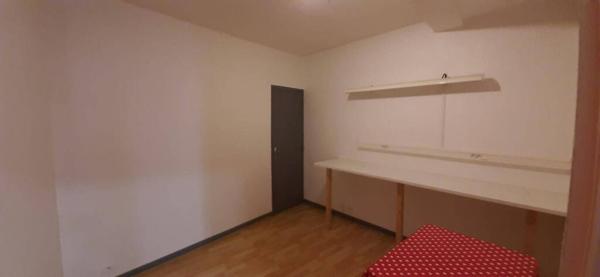 MONTBRISON - Local professionnel ou commercial  45 m²