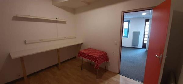 MONTBRISON - Local professionnel ou commercial  45 m²