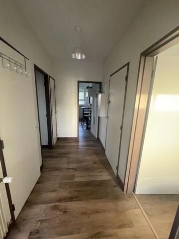 AU PIEDS DU CENTRE VILLE  - TYPE 3 REFAIT A NEUF