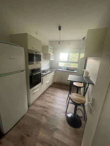 AU PIEDS DU CENTRE VILLE  - TYPE 3 REFAIT A NEUF