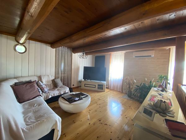 Maison avec 5 logements  et garage - Port De Bouc