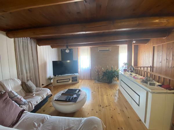 Maison avec 5 logements  et garage - Port De Bouc