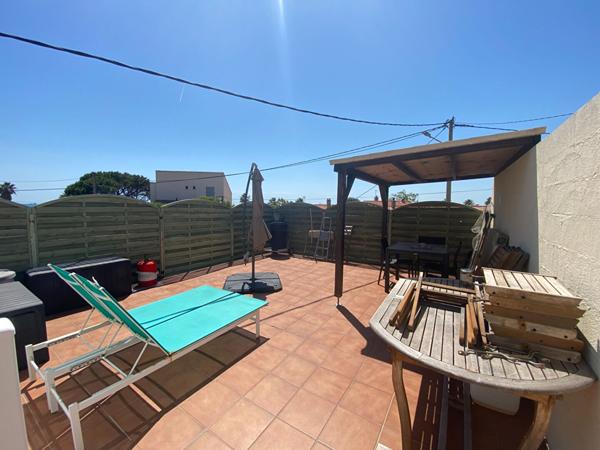 Maison avec 5 logements  et garage - Port De Bouc