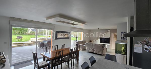 sur Belgeard
une maison de 2010 vous offrant calme, terrain, plan d'eau... de qui poser ses valises !
Elle se compose d'une tres belle piece de vie de plus de 52m2 donnant sur la terrasse avec piscine, une cuisine équipée/aménagée, arrière cuisine, coté nuit wc avec lave mains, 4 chambres dont 2 avec placards, salle d'eau.
A l'etage un grand bureau transformable en chambre, une chambre

Double garage de 60m2
Un plan d'eau d'environ 1800m2 sur une parcelle de 13210m2
terrain séparé pouvant accueillir des animaux.

La piscine est chauffée par une pompe à chaleur