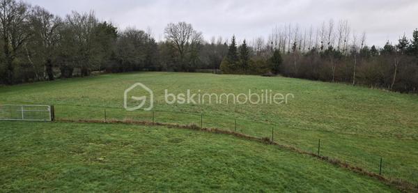 sur Belgeard
une maison de 2010 vous offrant calme, terrain, plan d'eau... de qui poser ses valises !
Elle se compose d'une tres belle piece de vie de plus de 52m2 donnant sur la terrasse avec piscine, une cuisine équipée/aménagée, arrière cuisine, coté nuit wc avec lave mains, 4 chambres dont 2 avec placards, salle d'eau.
A l'etage un grand bureau transformable en chambre, une chambre

Double garage de 60m2
Un plan d'eau d'environ 1800m2 sur une parcelle de 13210m2
terrain séparé pouvant accueillir des animaux.

La piscine est chauffée par une pompe à chaleur