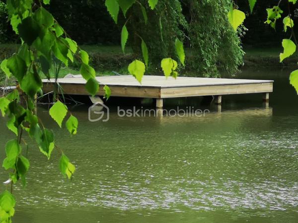 sur Belgeard
une maison de 2010 vous offrant calme, terrain, plan d'eau... de qui poser ses valises !
Elle se compose d'une tres belle piece de vie de plus de 52m2 donnant sur la terrasse avec piscine, une cuisine équipée/aménagée, arrière cuisine, coté nuit wc avec lave mains, 4 chambres dont 2 avec placards, salle d'eau.
A l'etage un grand bureau transformable en chambre, une chambre

Double garage de 60m2
Un plan d'eau d'environ 1800m2 sur une parcelle de 13210m2
terrain séparé pouvant accueillir des animaux.

La piscine est chauffée par une pompe à chaleur