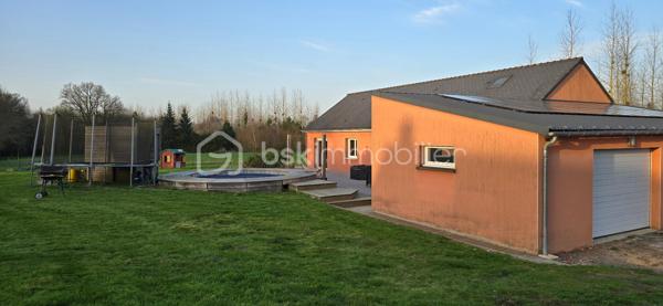 sur Belgeard
une maison de 2010 vous offrant calme, terrain, plan d'eau... de qui poser ses valises !
Elle se compose d'une tres belle piece de vie de plus de 52m2 donnant sur la terrasse avec piscine, une cuisine équipée/aménagée, arrière cuisine, coté nuit wc avec lave mains, 4 chambres dont 2 avec placards, salle d'eau.
A l'etage un grand bureau transformable en chambre, une chambre

Double garage de 60m2
Un plan d'eau d'environ 1800m2 sur une parcelle de 13210m2
terrain séparé pouvant accueillir des animaux.

La piscine est chauffée par une pompe à chaleur