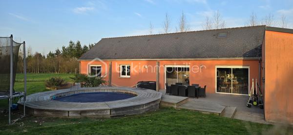 sur Belgeard
une maison de 2010 vous offrant calme, terrain, plan d'eau... de qui poser ses valises !
Elle se compose d'une tres belle piece de vie de plus de 52m2 donnant sur la terrasse avec piscine, une cuisine équipée/aménagée, arrière cuisine, coté nuit wc avec lave mains, 4 chambres dont 2 avec placards, salle d'eau.
A l'etage un grand bureau transformable en chambre, une chambre

Double garage de 60m2
Un plan d'eau d'environ 1800m2 sur une parcelle de 13210m2
terrain séparé pouvant accueillir des animaux.

La piscine est chauffée par une pompe à chaleur