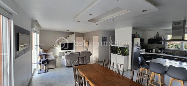 sur Belgeard
une maison de 2010 vous offrant calme, terrain, plan d'eau... de qui poser ses valises !
Elle se compose d'une tres belle piece de vie de plus de 52m2 donnant sur la terrasse avec piscine, une cuisine équipée/aménagée, arrière cuisine, coté nuit wc avec lave mains, 4 chambres dont 2 avec placards, salle d'eau.
A l'etage un grand bureau transformable en chambre, une chambre

Double garage de 60m2
Un plan d'eau d'environ 1800m2 sur une parcelle de 13210m2
terrain séparé pouvant accueillir des animaux.

La piscine est chauffée par une pompe à chaleur
