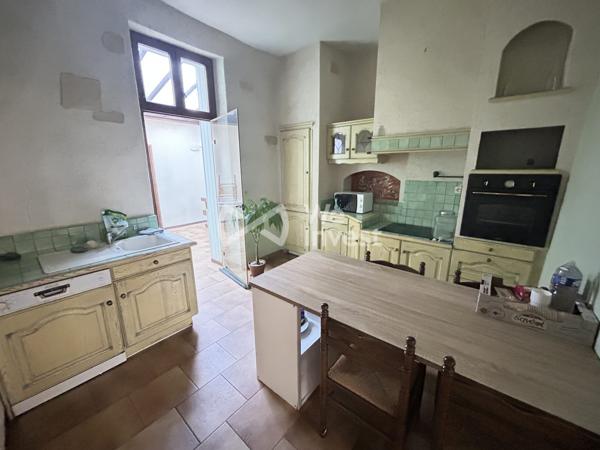 Local commercial + logement indépendant – cœur de Joigny, bâtiment historique
