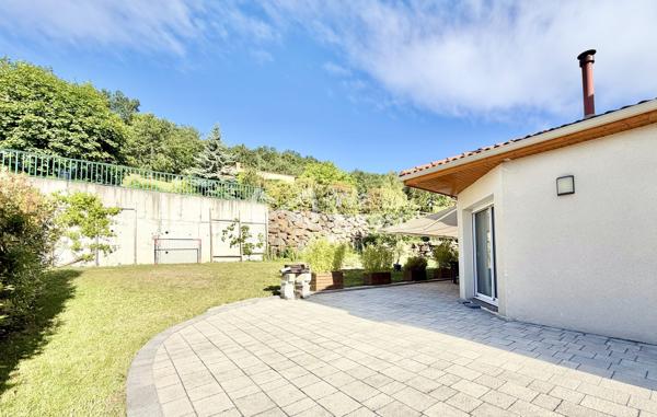 Villa de type 5 de 2013, sous-sol et terrasse et jardin clos.