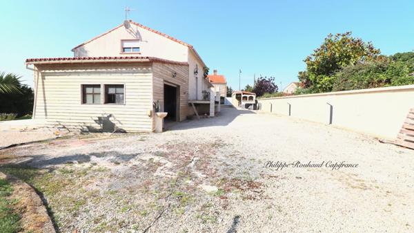 Maison à vendre 13 pièces SAINT HILAIRE DES LOGES (85)