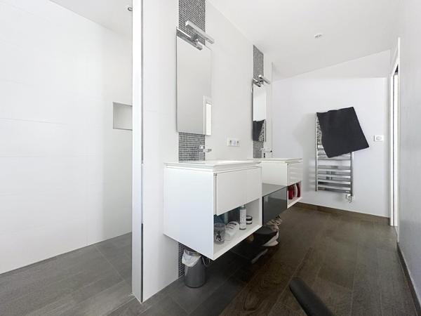 Elégante propriété de 195m² avec piscine