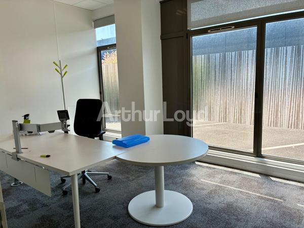 Bureaux à vendre ou à louer à La Chapelle-d'Armentières climatisés et prêts à l'emploi