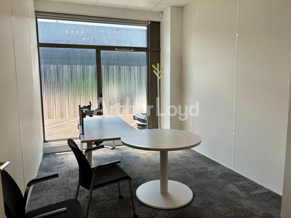 Bureaux à vendre ou à louer à La Chapelle-d'Armentières climatisés et prêts à l'emploi