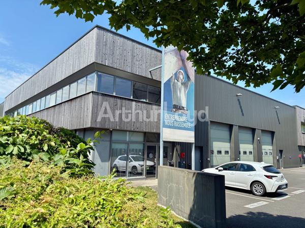 Bureaux à vendre ou à louer à La Chapelle-d'Armentières climatisés et prêts à l'emploi