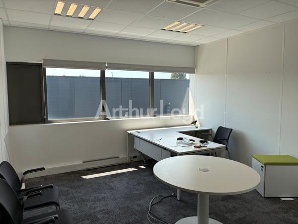 Bureaux à vendre ou à louer à La Chapelle-d'Armentières climatisés et prêts à l'emploi