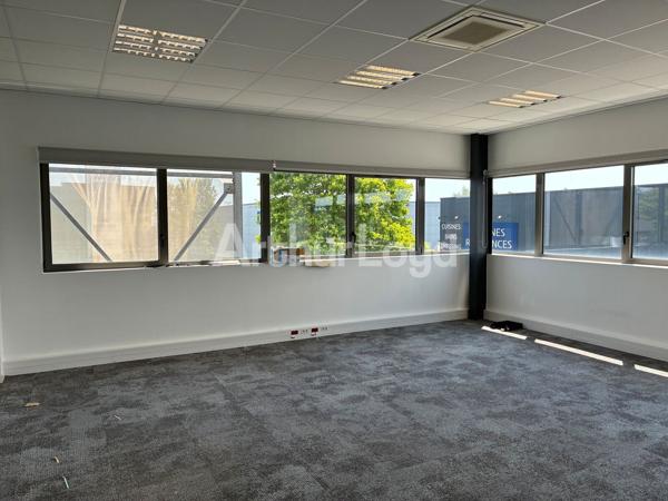 Bureaux à vendre ou à louer à La Chapelle-d'Armentières climatisés et prêts à l'emploi
