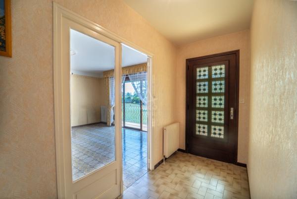 Maison familiale de 4 chambre avec entresol et 2 500 m² de verdure