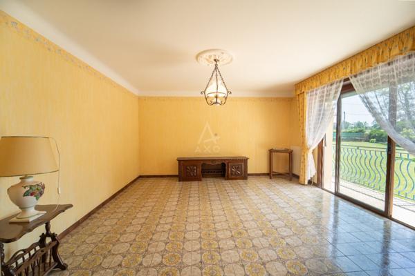 Maison familiale de 4 chambre avec entresol et 2 500 m² de verdure