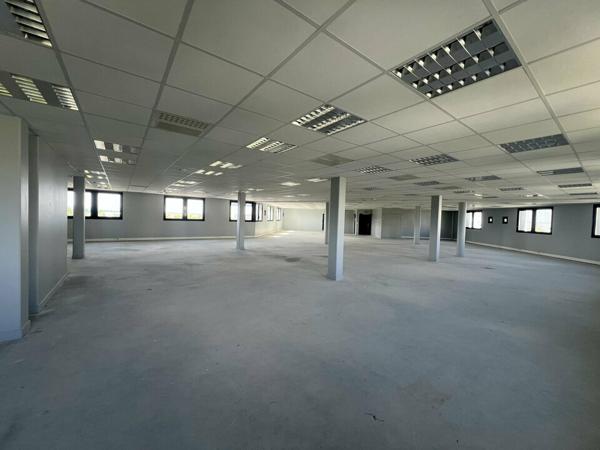 Bureaux récents à louer à partir de 250 m² à Alixan, gare TGV Valence