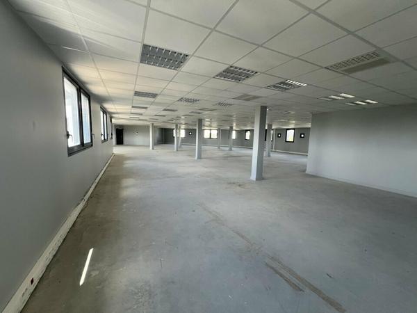 Bureaux récents à louer à partir de 250 m² à Alixan, gare TGV Valence