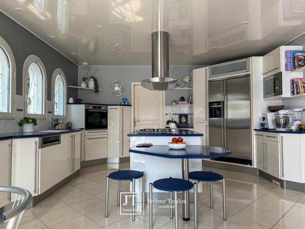 Maison
                                                                                                                                                                                                                                                                                                                        6 pièce(s)                                                                                                                                                                                                          4 chambre(s)                                                                                                                                                                                                          267  m²