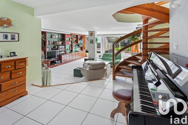 Maison traditionnelle 8 pièces de 190 m² à Nantes (44200)