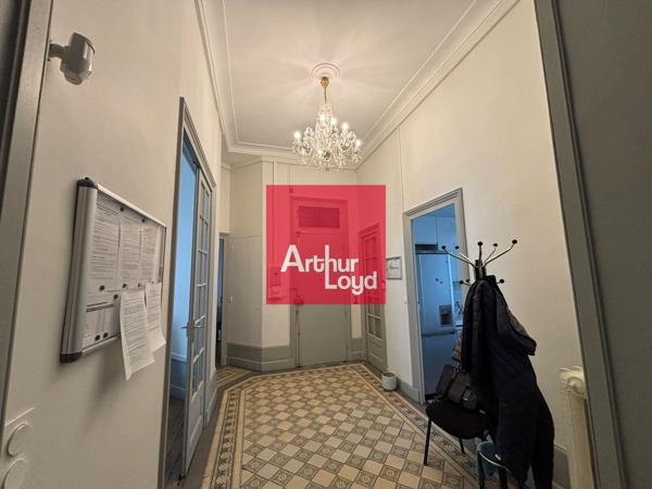 Bureaux à louer Grenoble centre dans immeuble haussmannien avec parquet
