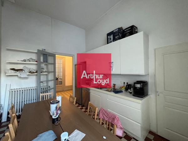 Bureaux à louer Grenoble centre dans immeuble haussmannien avec parquet