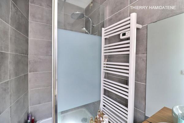 COLONIE !! A 5MN à pied de la gare du centre ville appartement bourgeois de style parisien 3 pieces 2 chambres 54m2 proche tous commerces et écoles