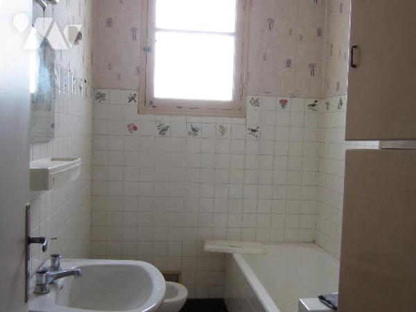 Maison de ville à rénover sur RDC et étage TYPE 3 avec JARDIN