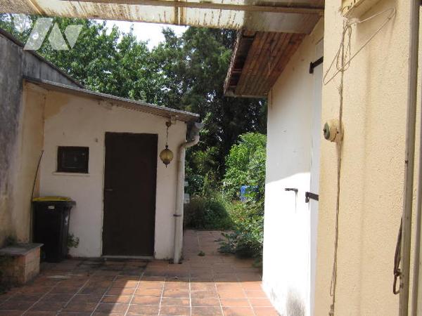 Maison de ville à rénover sur RDC et étage TYPE 3 avec JARDIN