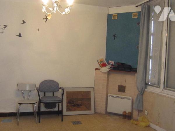 Maison de ville à rénover sur RDC et étage TYPE 3 avec JARDIN