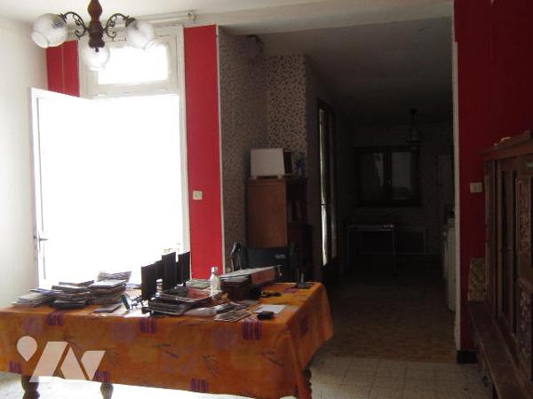 Maison de ville à rénover sur RDC et étage TYPE 3 avec JARDIN