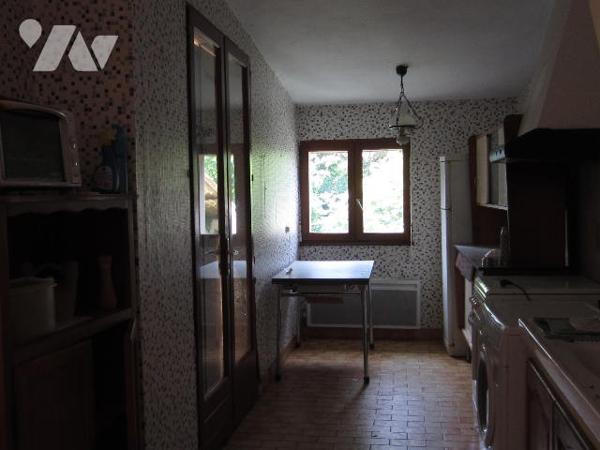 Maison de ville à rénover sur RDC et étage TYPE 3 avec JARDIN