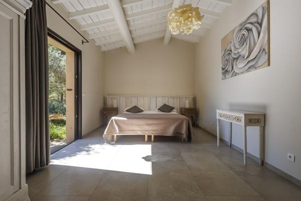 Domaine viticole & Villa contemporaine - Art de vivre en Provence Mazan