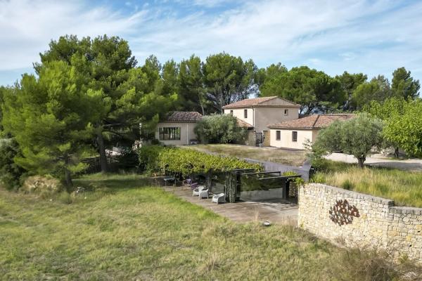 Domaine viticole & Villa contemporaine - Art de vivre en Provence Mazan