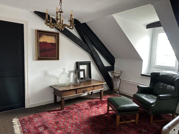Superbe château de huit chambres entièrement rénové situé dans un magnifique parc Chalus