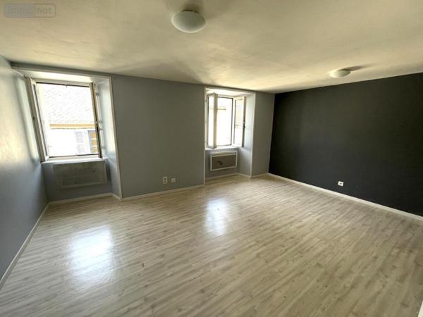 Appartement à louer à Saint-Chély-d'Apcher en Lozère (48200), ref : 48032-L80