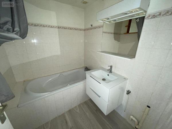 Appartement à louer à Saint-Chély-d'Apcher en Lozère (48200), ref : 48032-L80