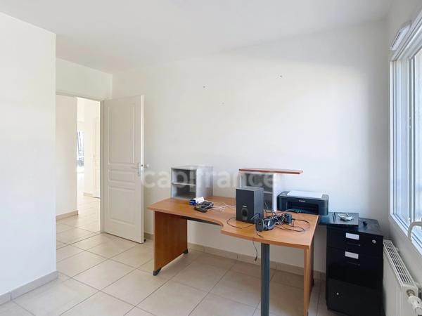 MONTELIMAR (26200), Saint-James, à vendre Appartement T4 récent avec terrasse plein sud abritée, climatisation et garage box fermé