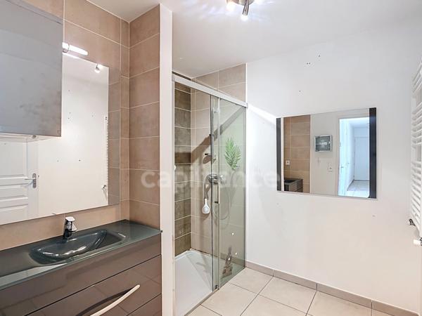 MONTELIMAR (26200), Saint-James, à vendre Appartement T4 récent avec terrasse plein sud abritée, climatisation et garage box fermé