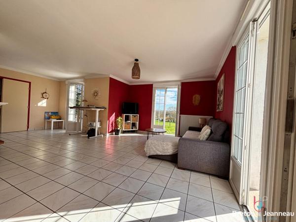 Maison sur 3 ha 63 sur Argentré