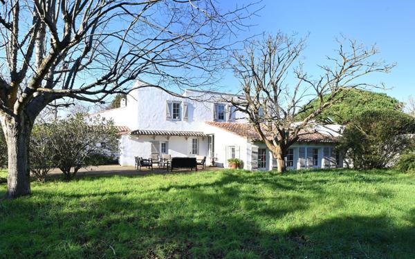 Maison à vendre    8 pièces •  Les Portes-en-Ré