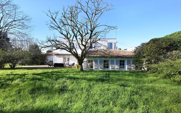 Maison à vendre    8 pièces •  Les Portes-en-Ré