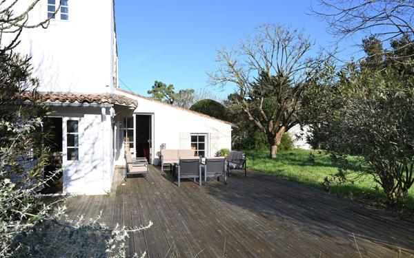 Maison à vendre    8 pièces •  Les Portes-en-Ré