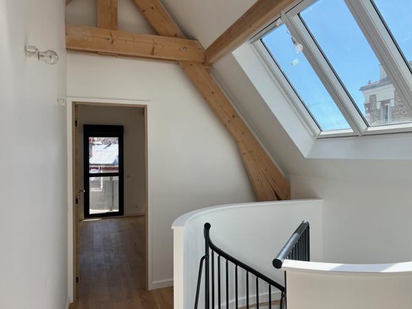 Montreuil (93100) Place Carnot ! Maison 4 chambres place Carnot . Idéale co-living ou grande famille