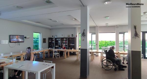 Très bel appartement sénior 2 pièces avec sa terrasse et son parking privé en sous-sol